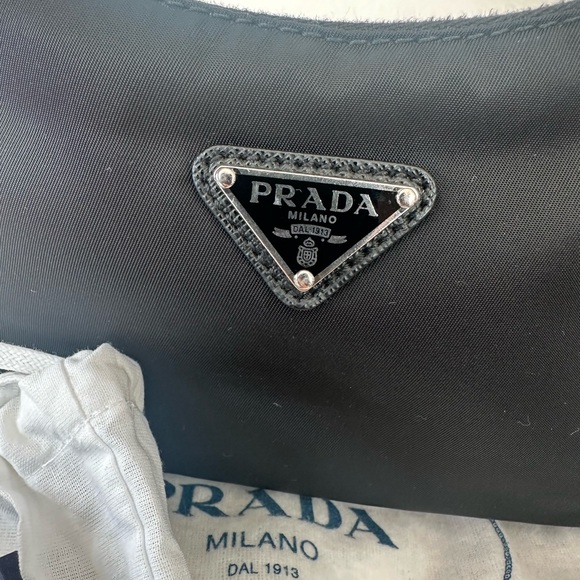 Prada Nylon Re-Edition 2025 Shoulder Bag Black - Like New! - Picture 4 of 12